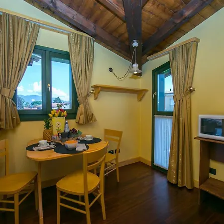 Appartamento Ternate Sleeps 3 Air Con *