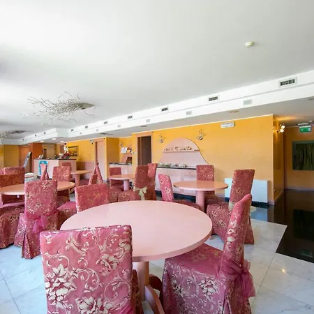 Appartamento Ternate Sleeps 3 Air Con
