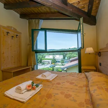 Appartamento Ternate Sleeps 3 Air Con *