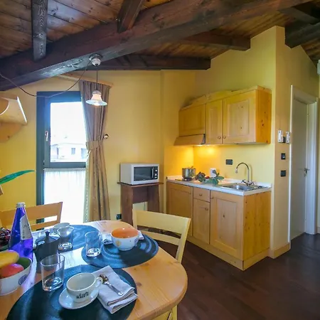 Appartamento Ternate Sleeps 3 Air Con *