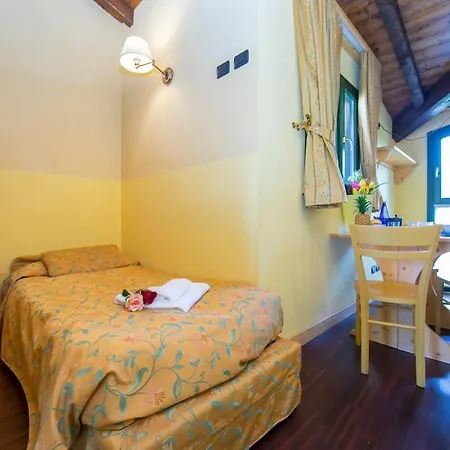 Ternate Sleeps 3 Air Con Appartamento *