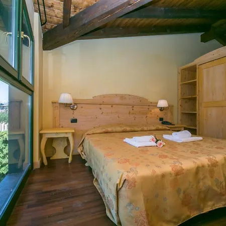 Ternate Sleeps 3 Air Con Appartamento Ternate (Varese)
